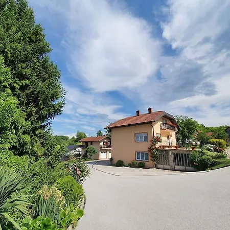 Kuca Za Odmor Juraj - Apartmani Barsic Duga Resa Exterior photo